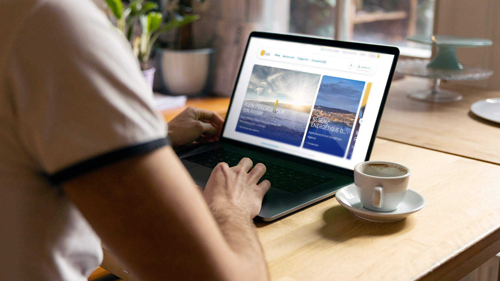 ESB-Kunde besucht die neue Website