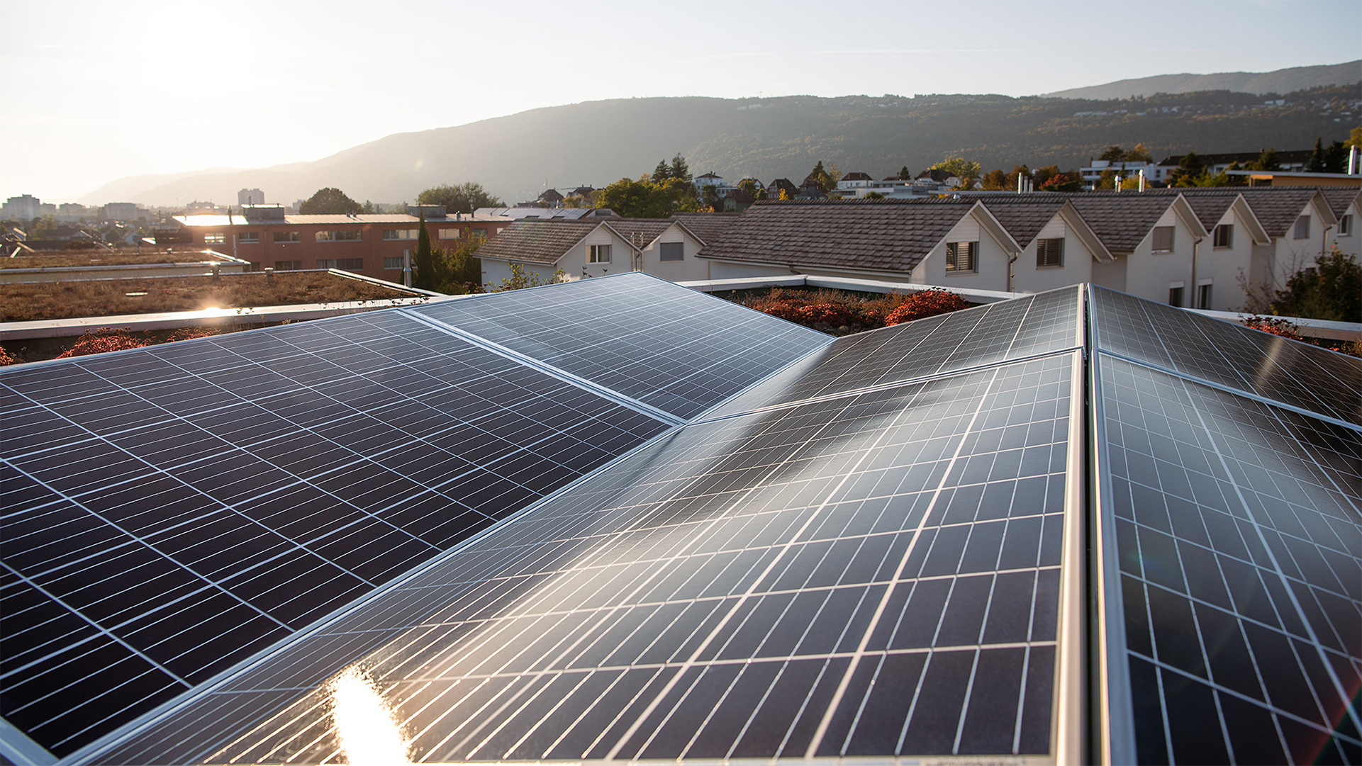 Solarpanel Installation auf Dach
