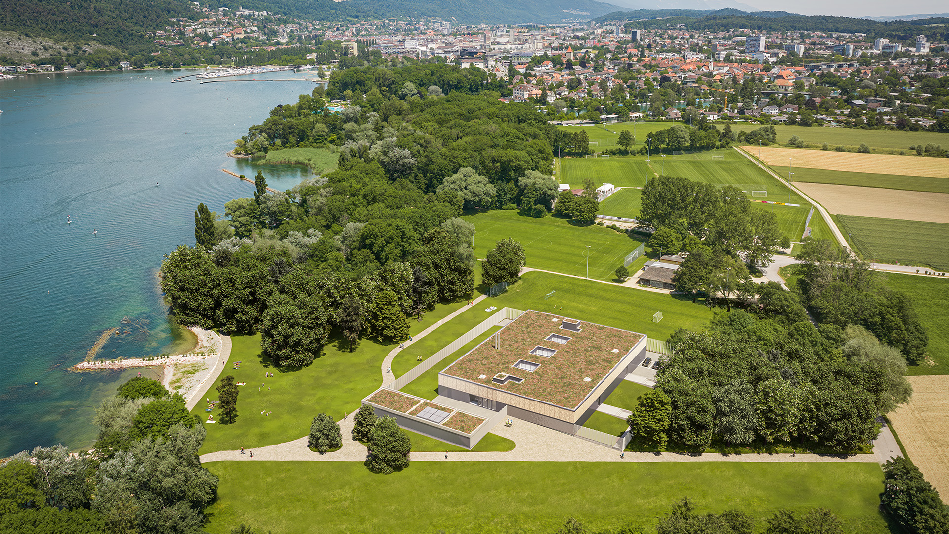 Drohnensicht auf das Seewasserwerk Ipsach mit der Stadt Biel im Hintergrund